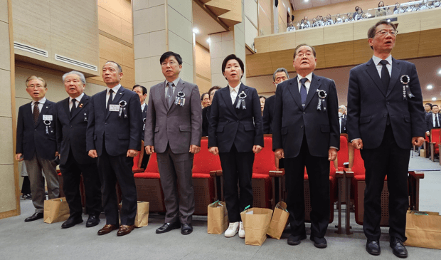   이종찬 전 국정원장, 양향자 국회의원 및 내빈 