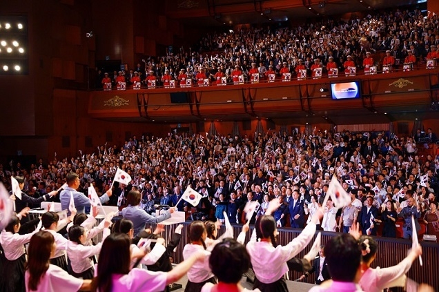 “완전한 광복을 향한 더 큰 대한민국, 통일 대한민국으로 힘차게 나아갑시다!”